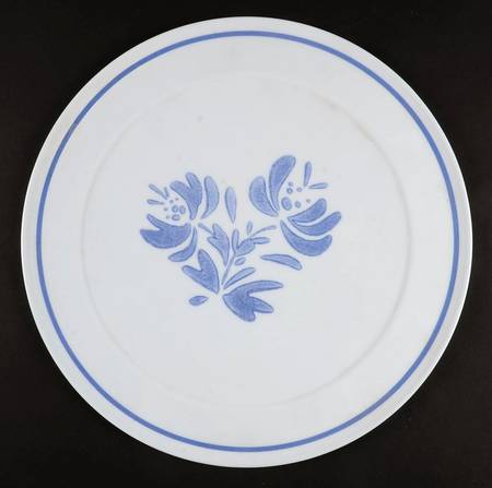 Yorktowne Plastic Cake Plate