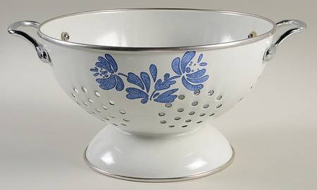 Yorktowne Metal Colander by Pfaltzgraff