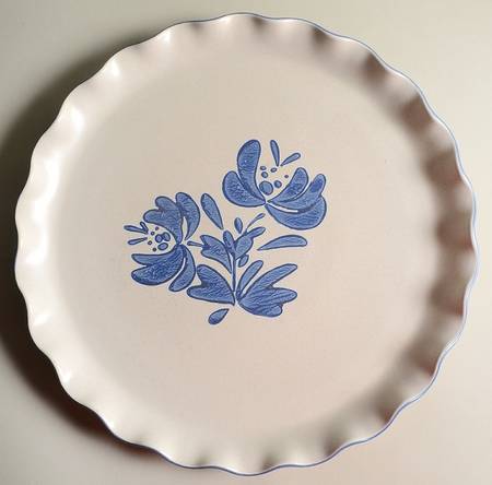 Yorktowne Fluted Cake Plate