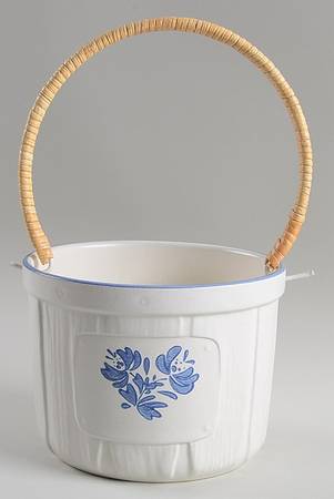 Yorktowne Wicker Handled Basket by Pfaltzgraff