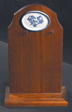 Yorktowne Wood Holder for Metal Measuring Cup & Spoons