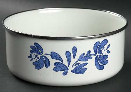 Yorktowne 7 1/4" Metal Bowl