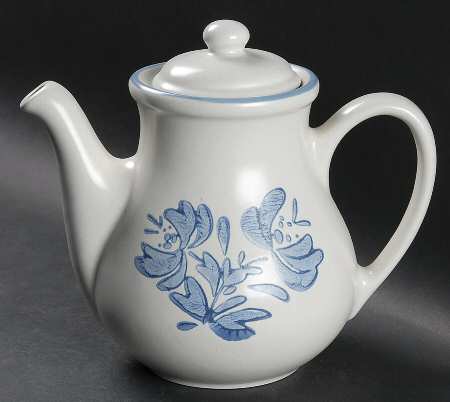 Yorktowne Tea/Coffee Pot & Lid by Pfaltzgraff
