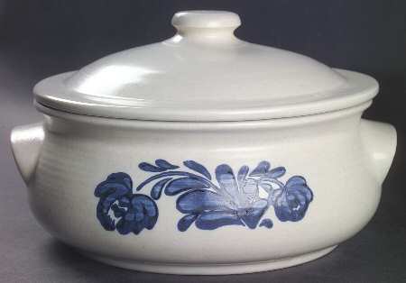 Yorktowne 2 Qt Round Covered Casserole