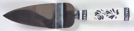 Yorktowne Resin Handle Cake Server by Pfaltzgraff