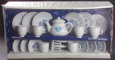 Yorktowne Plastic Child's Tea Set
