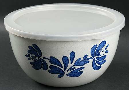 Yorktowne 8" Metal Mixing Bowl & Plastic Lid