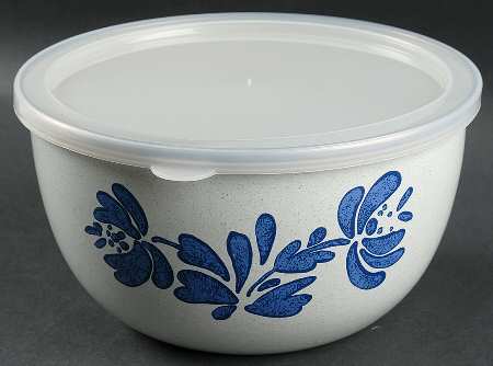 Yorktowne 7" Metal Mixing Bowl & Plastic Lid