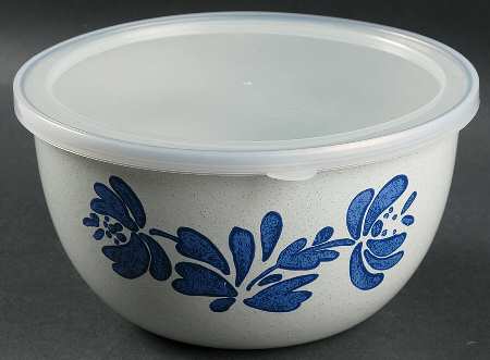 Yorktowne 7" Metal Mixing Bowl & Plastic Lid