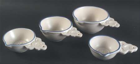 Yorktowne (4 Piece) Measuring Cup Set with Spouts