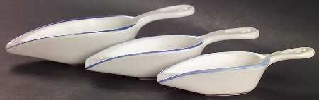 Yorktowne 3 Piece) Scoop Set with Large,Medium & Small Scoop by Pfaltzgraff