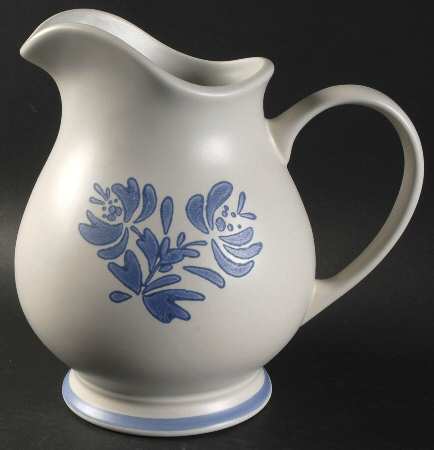 Yorktowne 80 Oz Pitcher