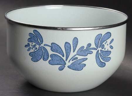 Yorktowne 7 3/4" Metal Bowl