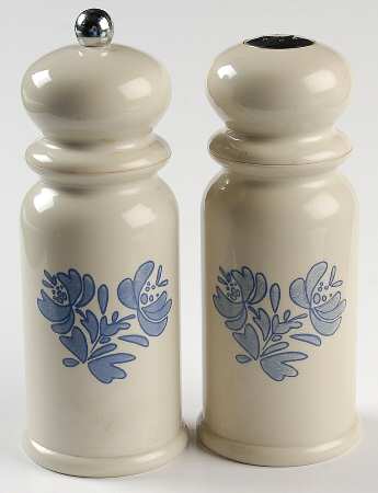Yorktowne Plastic Salt & Pepper Mill Set