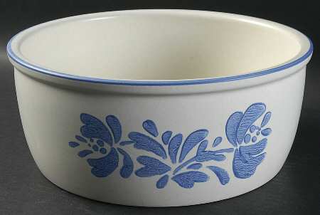 Yorktowne 10" Round Baker