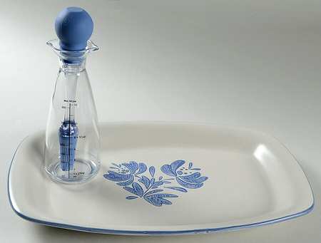 Yorktowne 2 Pc Barbeque Set (16" Platter & Glass Bottle)