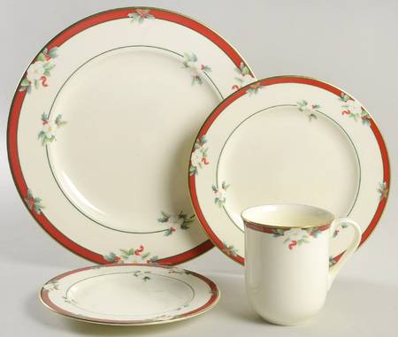 Yuletide (Bone) 4 Piece Place Setting