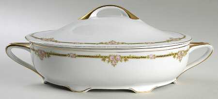 Mignon Oval Covered Vegetable