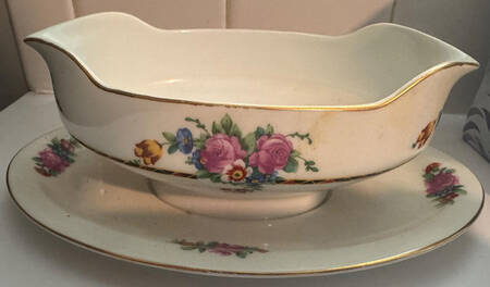 PHE1 Gravy Boat with Attached Underplate