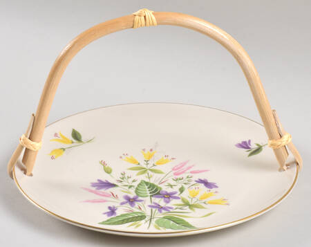 April 5 3/8"-5 5/8" Bamboo Handled Serving Plate  HC