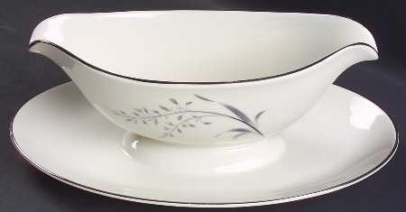 Avena Gravy Boat with Attached Underplate