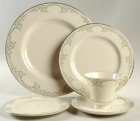 Cameo 40 Piece Estate Set