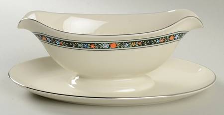 Chalet Gravy Boat with Attached Underplate