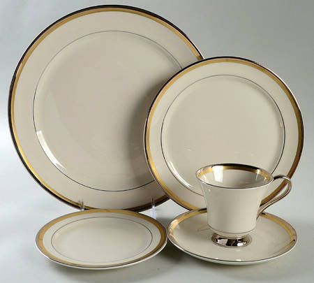 Champagne (Ivory Background) 5 Piece Place Setting