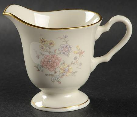 Georgian Manor Creamer