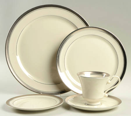 Geneva (Ivory Background) 40 Piece Estate Set