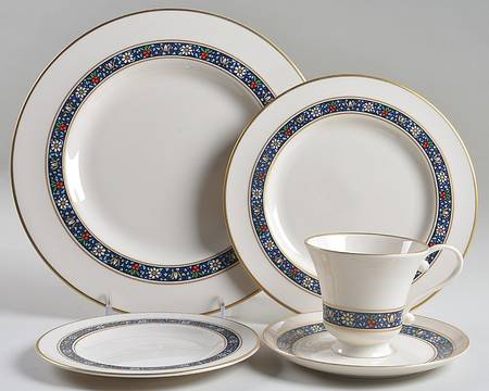 Grandeur 40 Piece Estate Set