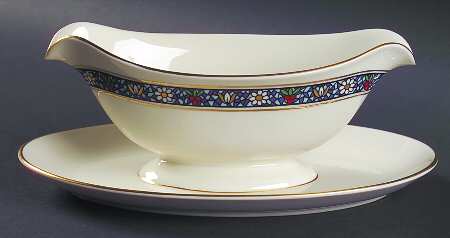 Grandeur Gravy Boat with Attached Underplate