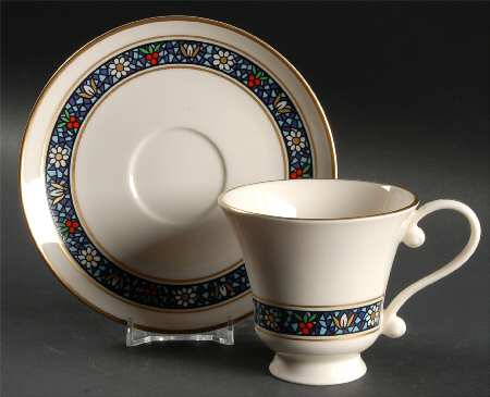 Grandeur Footed Cup & Saucer Set