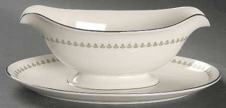 Greenbrier Gravy Boat with Attached Underplate
