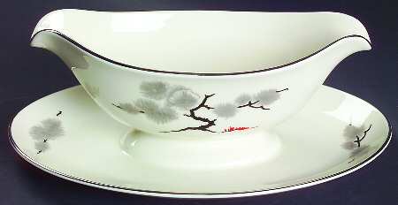 Hemlock Gravy Boat with Attached Underplate