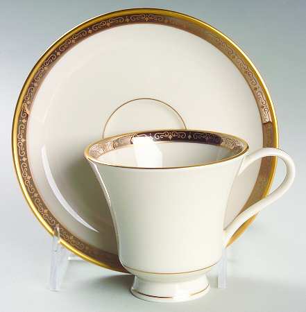 Illusion Footed Cup & Saucer Set