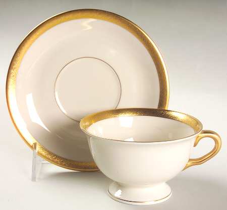 Jefferson Footed Cup & Saucer Set