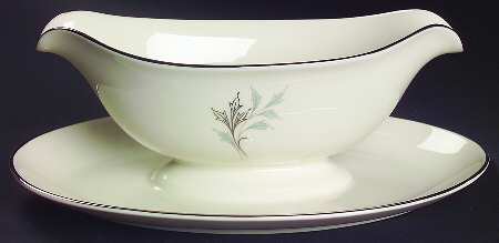 La Rond Gravy Boat with Attached Underplate