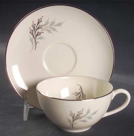 La Rond Flat Cup & Saucer Set