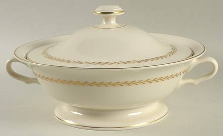 Laurel Round Covered Vegetable