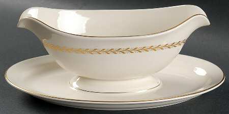 Laurel Gravy Boat with Attached Underplate