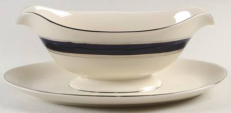 Lincoln Gravy Boat with Attached Underplate