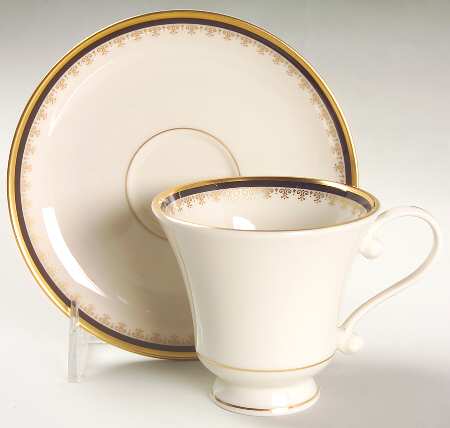 Majesty Footed Cup & Saucer Set