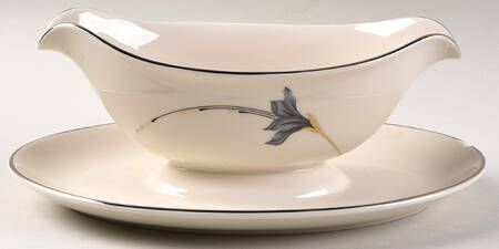Nouveau Gravy Boat with Attached Underplate