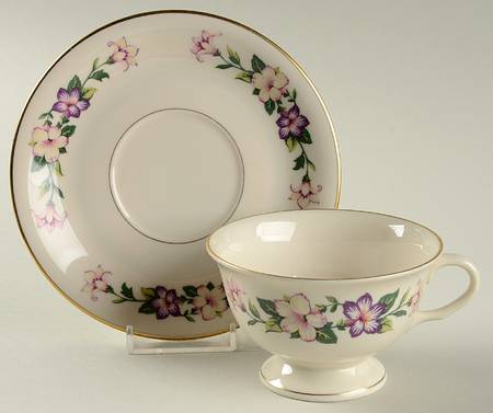 Pamela Footed Cup & Saucer Set