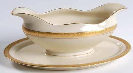 PIC1 Gravy Boat with Attached Underplate