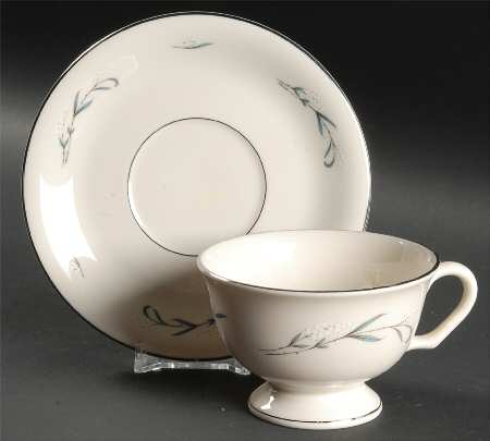 Snowberry Footed Cup & Saucer Set