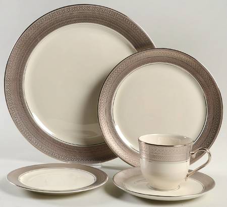 St Moritz (Ivory Background) 5 Piece Place Setting