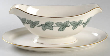 Sylvia Gravy Boat with Attached Underplate