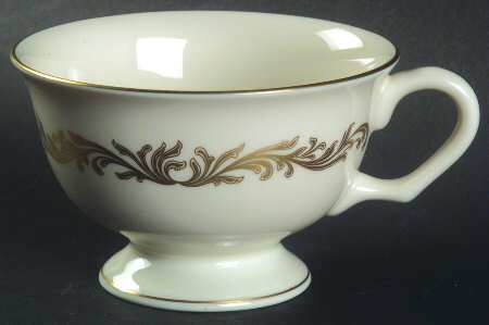 Victoria Footed Cup